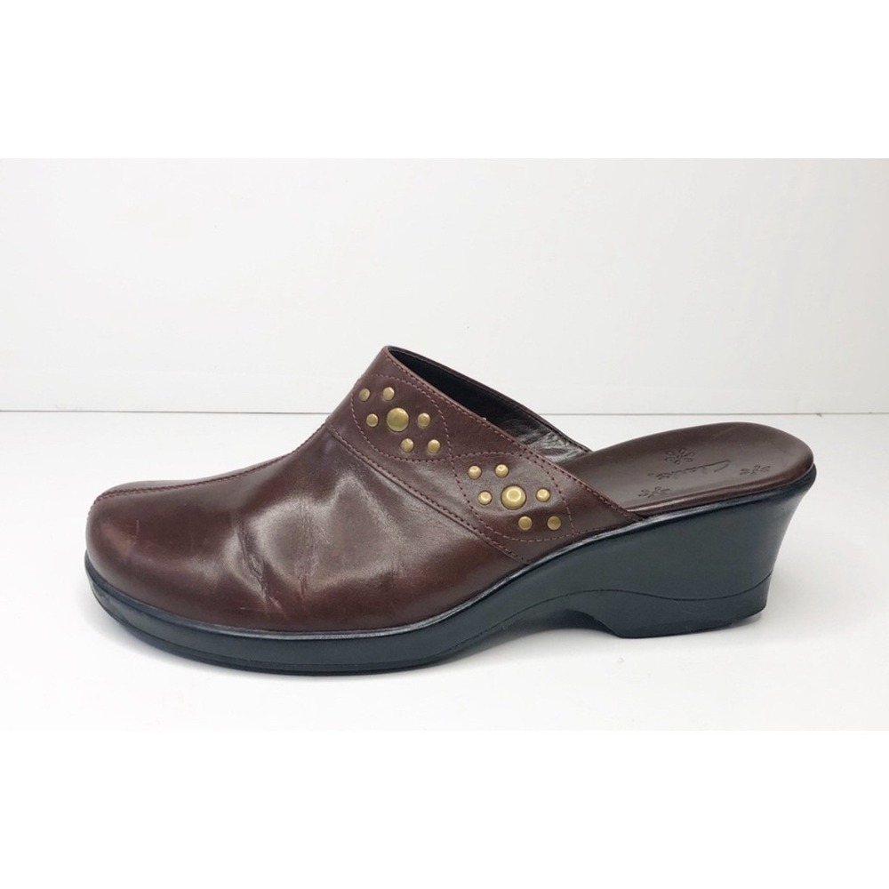 Clarks Womens 10M Brown Leather Studded Wedge‎ Mules Clogs Brazil